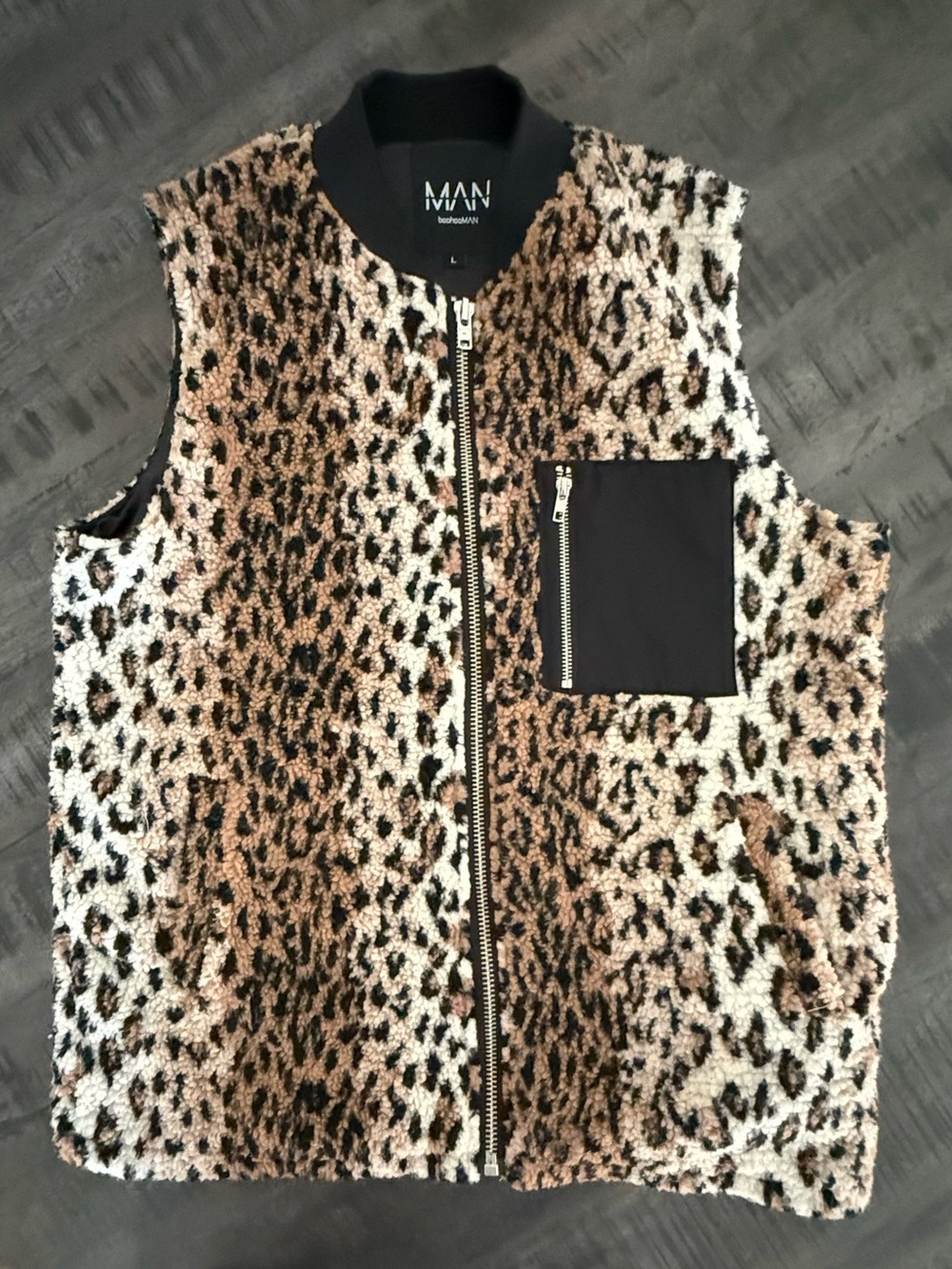 Boohoo Men Leopard Print Sherpa Vest in Black and Tan